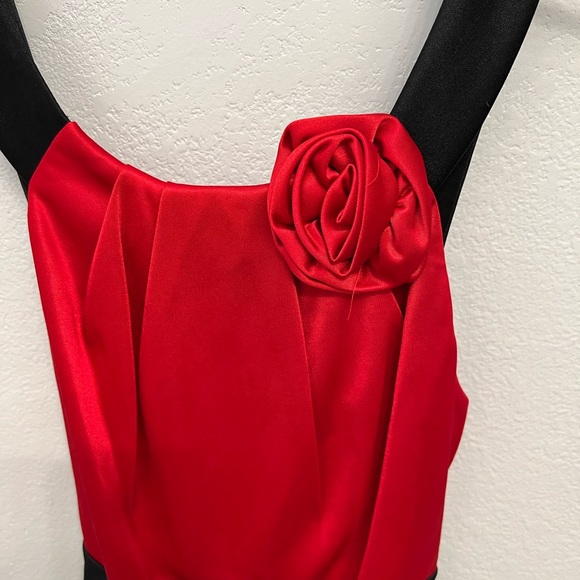 Red and black cocktail dress - Picture 2 of 3